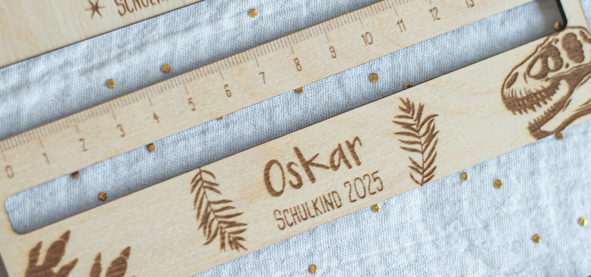Produkt "Holzlineal mit Lesehilfe"